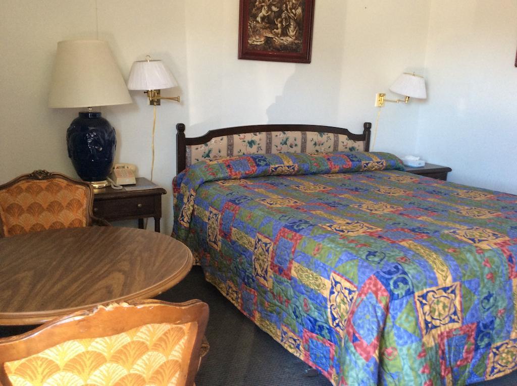 Economy Inn Tonopah Room photo
